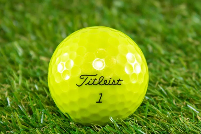 Titleist NXT TOUR Gul Herre Søbolde