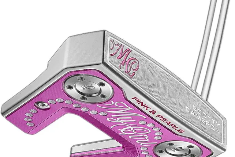 Scotty Cameron My Girl Pink & Pearls Limited (2025) Single Bend Neck Putter - Chrome/Pink - Højre - Str. 34" - Scotty Cameron Pistolini Plus (2024) Standard Sort/Hvid